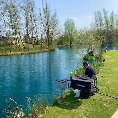 Tatil Evi Hot Tub - York - Fishing Lakes - Free Parking - 2 *