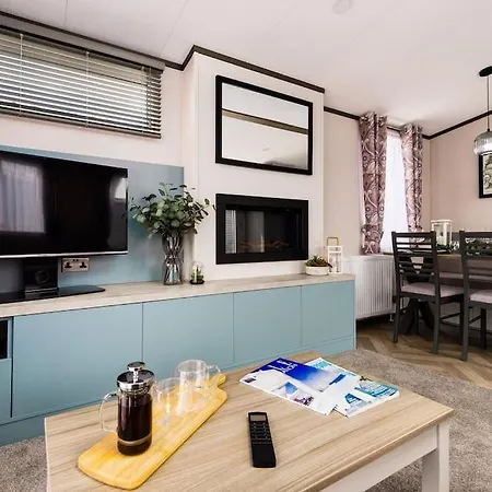 Hot Tub - York - Fishing Lakes - Free Parking - 2 Malton