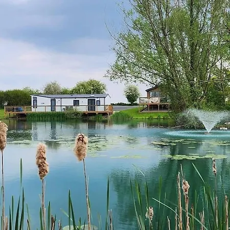Hot Tub - York - Fishing Lakes - Free Parking - 2 Tatil Evi Malton